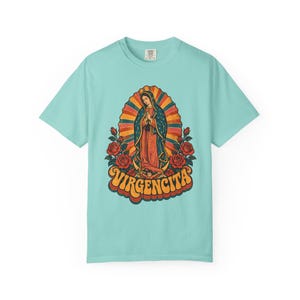 Maglietta retrò Virgencita, Vergine di Guadalupe Arcobaleno, La Guadalupana Stile Anni '70, Regalo Boho Latina Cattolico per la Mamma, Colori Comfort immagine 7