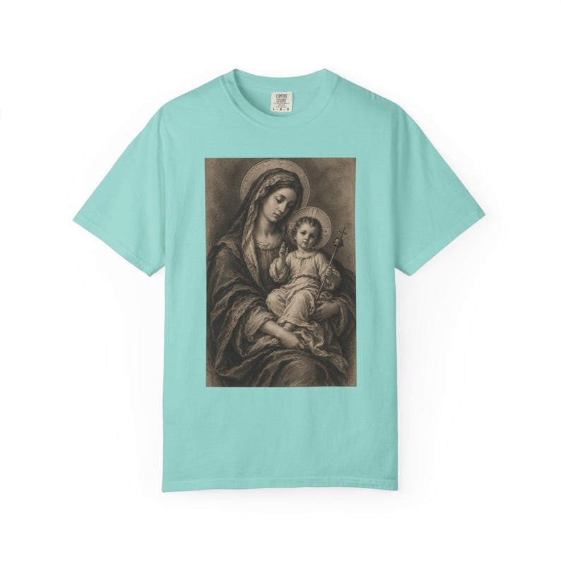 Maglietta con Madonna e Bambino, disegno vintage a carboncino, regalo della Madonna per la mamma o la madrina, maglietta cristiana mariana da donna, colori confortevoli immagine 5