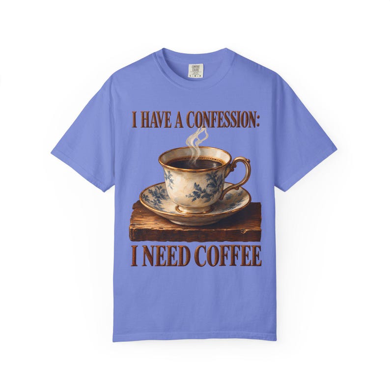 Ik heb een bekentenis: ik heb koffie nodig | Comfortkleuren T-shirt | Grappig katholiek koffie T-shirt | Cadeau voor mama | Vintage theekopje afbeelding 9