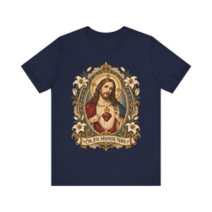 Jesu heliga hjärtas porträttskjorta, Cor Jesu Miserere Nobis helig kortskjorta, Batoni-stil katolsk konst med liljor, kristen gåva för män bild 7