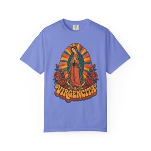 Maglietta retrò Virgencita, Vergine di Guadalupe Arcobaleno, La Guadalupana Stile Anni '70, Regalo Boho Latina Cattolico per la Mamma, Colori Comfort immagine 8