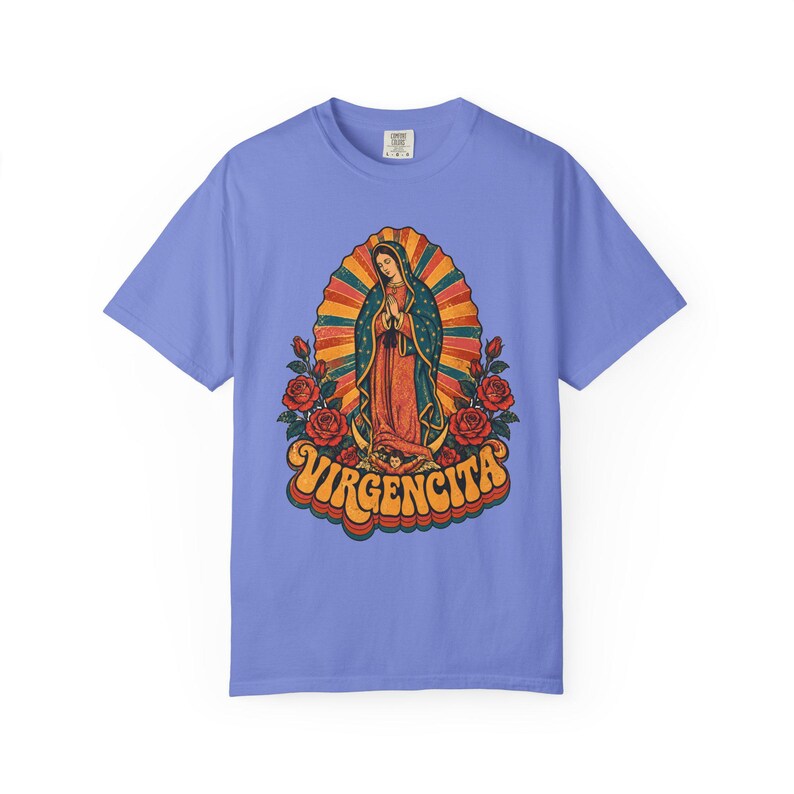 Maglietta retrò Virgencita, Vergine di Guadalupe Arcobaleno, La Guadalupana Stile Anni '70, Regalo Boho Latina Cattolico per la Mamma, Colori Comfort immagine 8