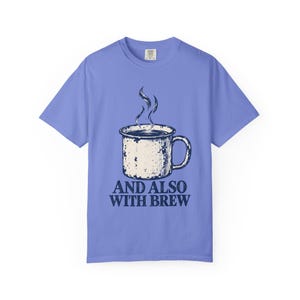 Y también con Brew Comfort Colors Camiseta / Divertida camiseta católica de café / Regalo para amantes del café / Taza de esmalte vintage imagen 9