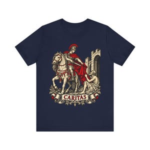 Camiseta de San Martín de Tours, Soldado romano compartiendo su capa, Camiseta Caritas, Regalo del santo patrón católico para hombres, Fiesta de San Martín 11 de noviembre imagen 7