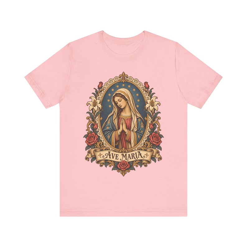 Camiseta Ave María, Camiseta de la Virgen María rezando, Arte de estampas religiosas vintage, Regalo de la Santísima Madre para mamá católica, Ropa mariana para mujer imagen 4
