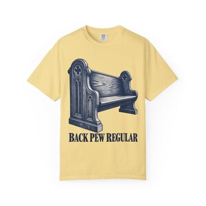 T-Shirt mit Kirchenbankmotiv in Standardfarben | Lustiges katholisches T-Shirt | Geschenk für katholische Väter | Vintage-Kirchenbankgravur Bild 4