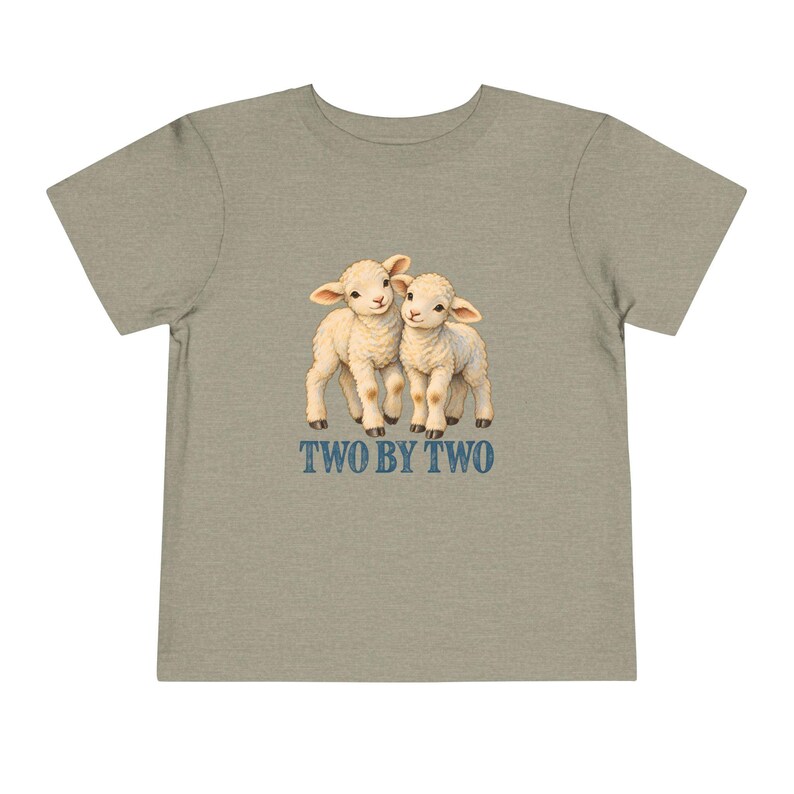 Kleinkind-T-Shirt „Zwei mal Zwei“, Shirt mit Zwillingslämmern, christliches Geschenk zur Arche Noah für Zwillinge oder Geschwister, Vintage-Lamm-Motiv Bild 5