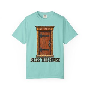 Maglietta "Bless This House Comfort Colors" / Maglietta cattolica per l'Epifania / Regalo per l'inaugurazione della casa / Benedizione della porta con il gesso 20 cm M B 27 immagine 6