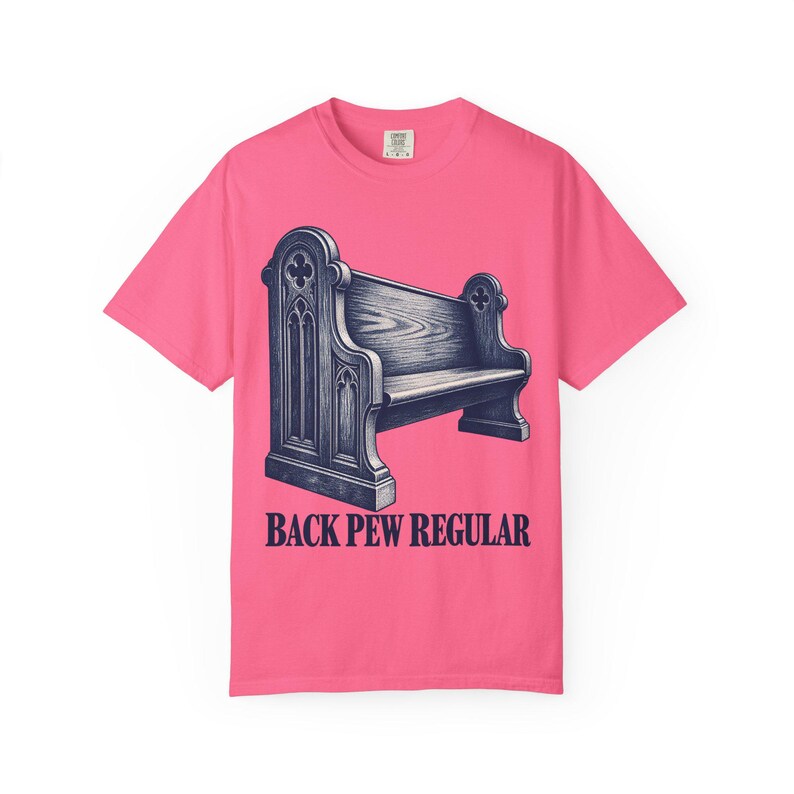 T-Shirt mit Kirchenbankmotiv in Standardfarben | Lustiges katholisches T-Shirt | Geschenk für katholische Väter | Vintage-Kirchenbankgravur Bild 7