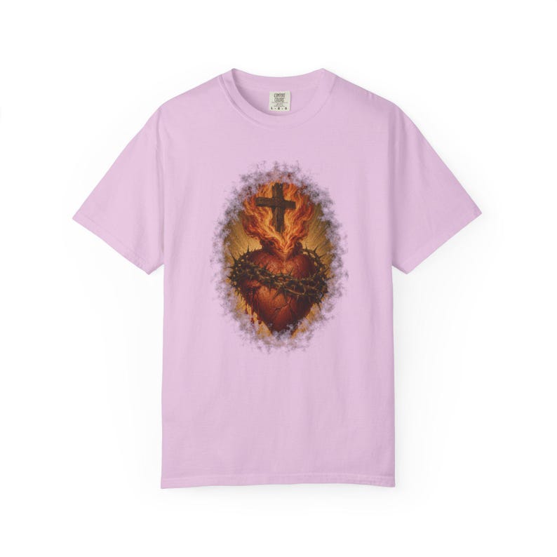Leuchtendes T-Shirt mit Herz-Jesu-Motiv, Holzkreuz und goldenen Strahlen, Vintage-Geschenk für Väter, Dornenkrone, Erster Freitag im Monat, Wohlfühlfarben Bild 9