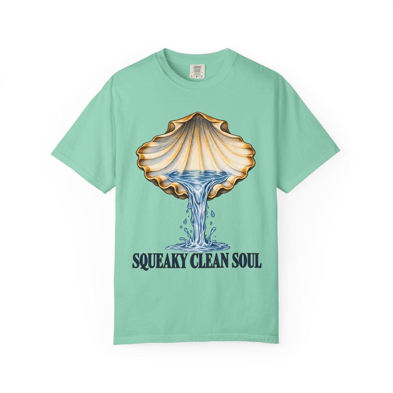 Maglietta Squeaky Clean Soul Comfort Colors / Maglietta divertente per il battesimo cattolico / Regalo per il battesimo / Conchiglia di capasanta che versa acqua immagine 3