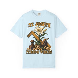 T-shirt met afbeelding van Sint Jozef, beschermheilige van de arbeiders | T-shirt in comfortabele kleuren | Katholiek T-shirt | Cadeau voor papa | Timmermansgereedschap en lelie afbeelding 9