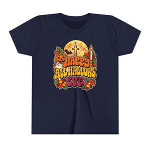 Kinder T-shirt met katholieke Halloween-opdruk, retro en groovy Halloween-shirt, pompoen met kruis en maan. afbeelding 6