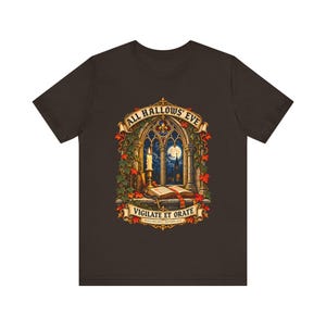 Maglietta di Ognissanti / Maglietta cattolica di Halloween / Regalo gotico / Vigilate et Orate, Finestra della chiesa illuminata dalla luna immagine 8