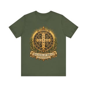 T-shirt met Sint-Benedictusmedaille, Crux Sacra Sit Mihi Lux T-shirt, Vade Retro Satana Exorcisme-embleem, Katholiek Beschermingsgeschenk, Kleding met Gouden Kruis afbeelding 2