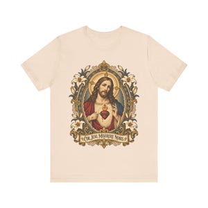 Jesu heliga hjärtas porträttskjorta, Cor Jesu Miserere Nobis helig kortskjorta, Batoni-stil katolsk konst med liljor, kristen gåva för män bild 1