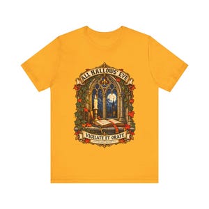 Maglietta di Ognissanti / Maglietta cattolica di Halloween / Regalo gotico / Vigilate et Orate, Finestra della chiesa illuminata dalla luna immagine 3