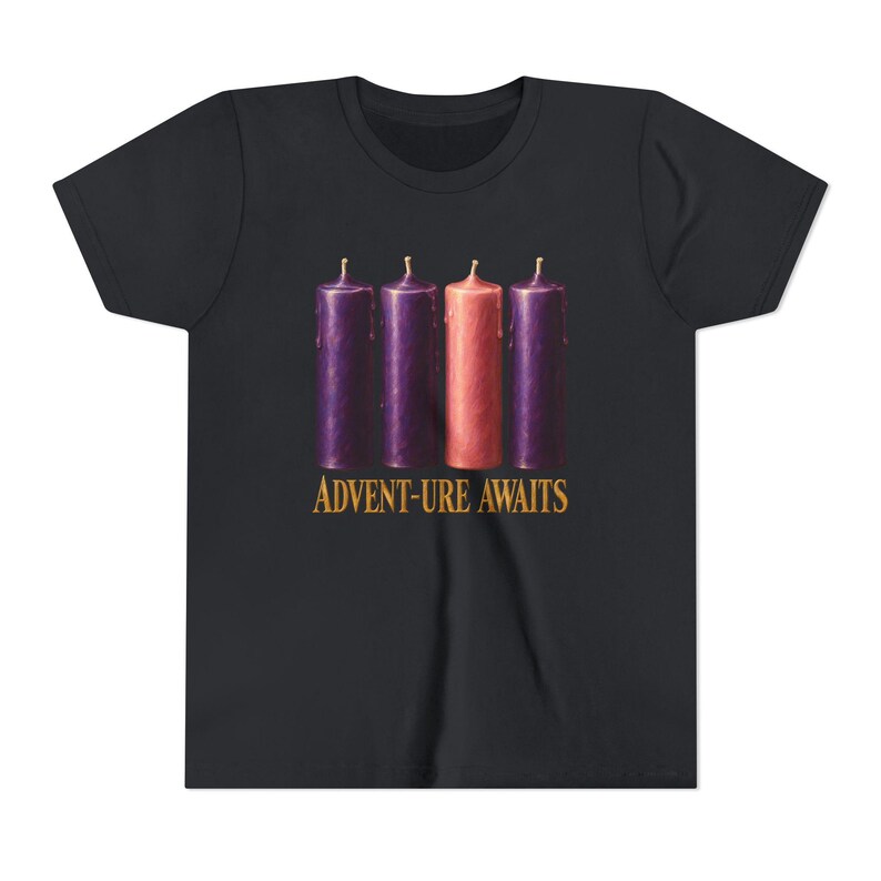 T-shirt « L'aventure vous attend » pour enfants, T-shirt catholique de l'Avent pour jeunes, Bougies de l'Avent, Cadeau de compte à rebours de Noël pour enfants image 8