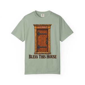 Maglietta "Bless This House Comfort Colors" / Maglietta cattolica per l'Epifania / Regalo per l'inaugurazione della casa / Benedizione della porta con il gesso 20 cm M B 27 immagine 4