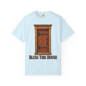 Maglietta "Bless This House Comfort Colors" / Maglietta cattolica per l'Epifania / Regalo per l'inaugurazione della casa / Benedizione della porta con il gesso 20 cm M B 27 immagine 9