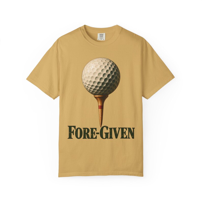 T-shirt in de kleuren van Fore-Given Comfort | Grappig christelijk golf-T-shirt | Cadeau voor golfende vader | Golfbal op tee afbeelding 1