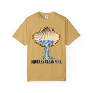 Maglietta Squeaky Clean Soul Comfort Colors / Maglietta divertente per il battesimo cattolico / Regalo per il battesimo / Conchiglia di capasanta che versa acqua immagine 1