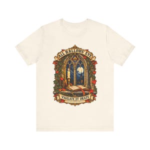 Maglietta di Ognissanti / Maglietta cattolica di Halloween / Regalo gotico / Vigilate et Orate, Finestra della chiesa illuminata dalla luna immagine 2