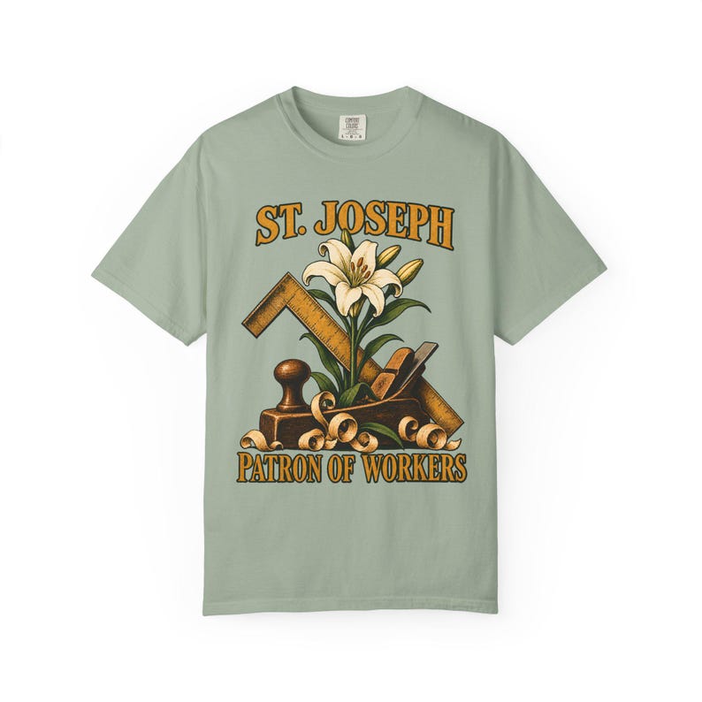 T-shirt met afbeelding van Sint Jozef, beschermheilige van de arbeiders | T-shirt in comfortabele kleuren | Katholiek T-shirt | Cadeau voor papa | Timmermansgereedschap en lelie afbeelding 4