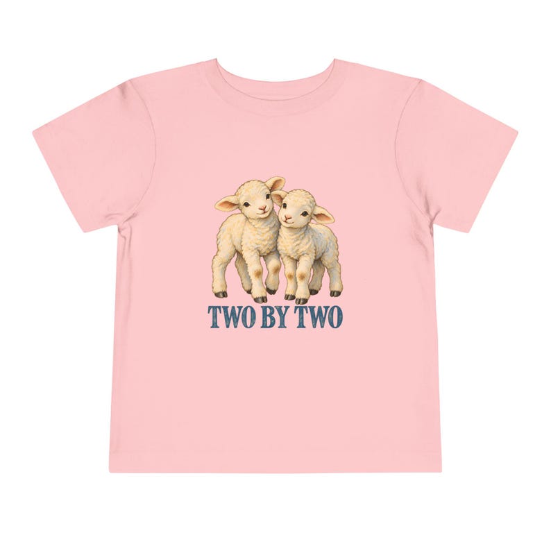 Kleinkind-T-Shirt „Zwei mal Zwei“, Shirt mit Zwillingslämmern, christliches Geschenk zur Arche Noah für Zwillinge oder Geschwister, Vintage-Lamm-Motiv Bild 9