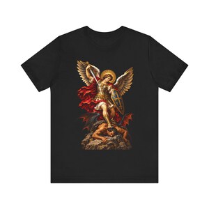 聖ミカエルTシャツ｜カトリックTシャツ｜男性向け霊的戦いギフト｜勝利の剣 画像 2