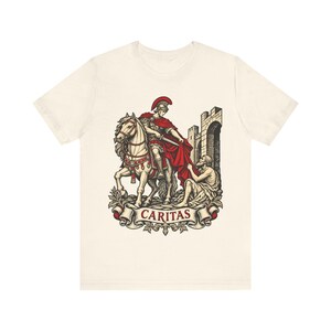 Camiseta de San Martín de Tours, Soldado romano compartiendo su capa, Camiseta Caritas, Regalo del santo patrón católico para hombres, Fiesta de San Martín 11 de noviembre imagen 4