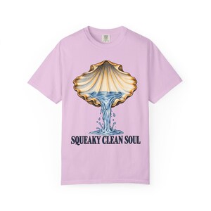 Maglietta Squeaky Clean Soul Comfort Colors / Maglietta divertente per il battesimo cattolico / Regalo per il battesimo / Conchiglia di capasanta che versa acqua immagine 6