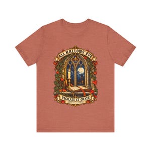 Allahelgonsafton-tröja | Katolsk Halloween-t-shirt | Gotisk gåva | Vigilate et Orate, månbelyst kyrkfönster