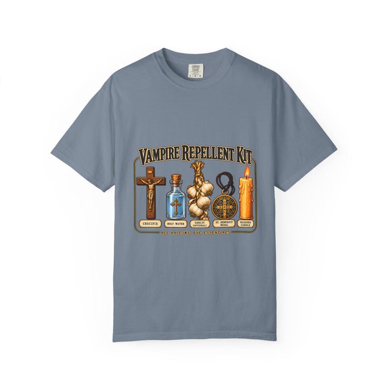 Divertida camiseta católica de Halloween, kit repelente de vampiros, medalla de San Benito con crucifijo y ajo. imagen 7