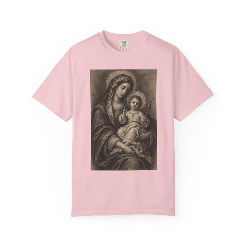 Maglietta con Madonna e Bambino, disegno vintage a carboncino, regalo della Madonna per la mamma o la madrina, maglietta cristiana mariana da donna, colori confortevoli immagine 6