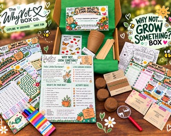 Può includere: Un kit di attività di giardinaggio per bambini composto da una scatola di cartone con carta velina verde, un certificato, una lente d'ingrandimento, vasi di torba, etichette per piante in legno, dischi di terra, bustine di semi e schede illustrate.