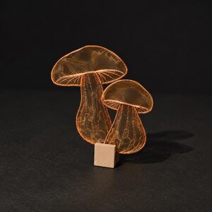 Lesezeichen aus Organza mit Waldpilz-Motiv, handgefertigtes Buchaccessoire im botanischen Stil, naturinspiriertes Geschenk für Leser