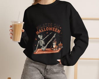 Pilates auf Halloween-Sweatshirt: Skelett macht Pilates mit Kürbis und schwarzer Katze