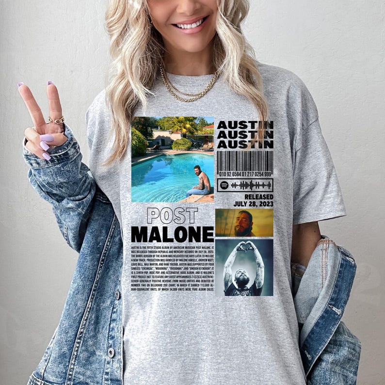 Puede incluir: Una camiseta gris con un dise&ntilde;o que presenta im&aacute;genes y texto relacionados con el &aacute;lbum "Austin" de Post Malone. El dise&ntilde;o incluye una foto de Post Malone junto a una piscina, el t&iacute;tulo del &aacute;lbum y la fecha de lanzamiento, 28 de julio de 2023.