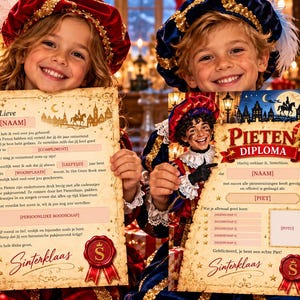 Puede incluir: Dos niños con trajes de terciopelo rojo y azul con sombreros de plumas sostienen dos certificados de papel decorativos. El documento de la izquierda presenta el texto Lieve [NAAM] y Sinterklaas. El de la derecha se titula PIETEN DIPLOMA.