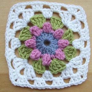 Crochet Pattern Granny Square Pattern – Rose Bud Granny Square - PDF Crochet pattern with photo tutorial - Digital download