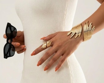 Swirl Layered Gold Cuff Bracelet & Ring Combo – Modernist Ribbed Metallic Open Bangle Jewelry Pair