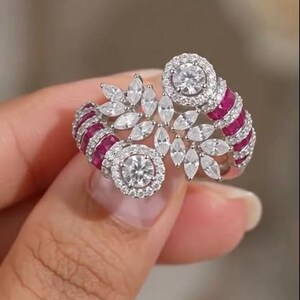 Opvallende ring met robijn, bypassring van 925 sterling zilver, cocktailring met marquise CZ-diamant, sieraad met de geboortesteen van juli, uniek cadeau voor haar.