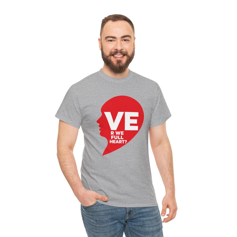 Camiseta de pareja con medio corazón, regalo a juego para San Valentín para él y para ella. imagen 9