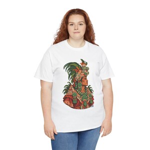 Camiseta de rey maya, noble maya con tocado de jade junto a una pirámide, camiseta gráfica de gobernante maya, camiseta de Guatemala y México, regalo para amantes de la historia imagen 8