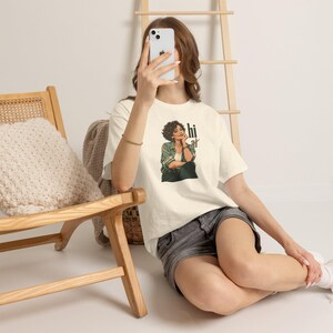 Vintage T-shirt voor een vrouw met krullend haar, "Hi Not AI"-shirt, anti-AI-cadeau voor haar. afbeelding 5