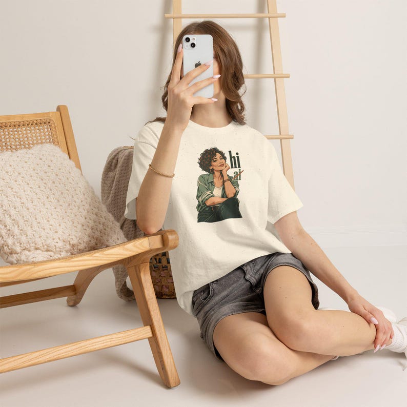 Vintage T-shirt voor een vrouw met krullend haar, "Hi Not AI"-shirt, anti-AI-cadeau voor haar. afbeelding 5