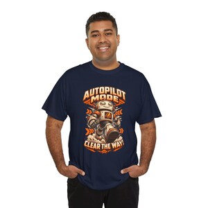 Autopilot Mode Clear the Way T-Shirt, Funny Retro Robot Graphic Tee, Robot Lover Shirt, Tech Humor Gift for Engineer or Gamer, Nerd Tee Bild 8