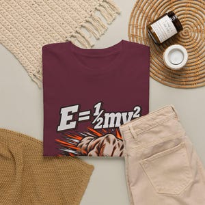 Camiseta "Evita mi energía cinética", regalo divertido para profesores de física, camiseta con juego de palabras científico, camiseta de física E=1/2mv² (unisex) imagen 7