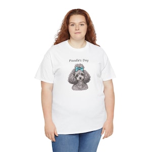 Camiseta del Día del Caniche, Caniche Toy Plateado con Lazo Azul, Regalo para Exposición Canina imagen 3